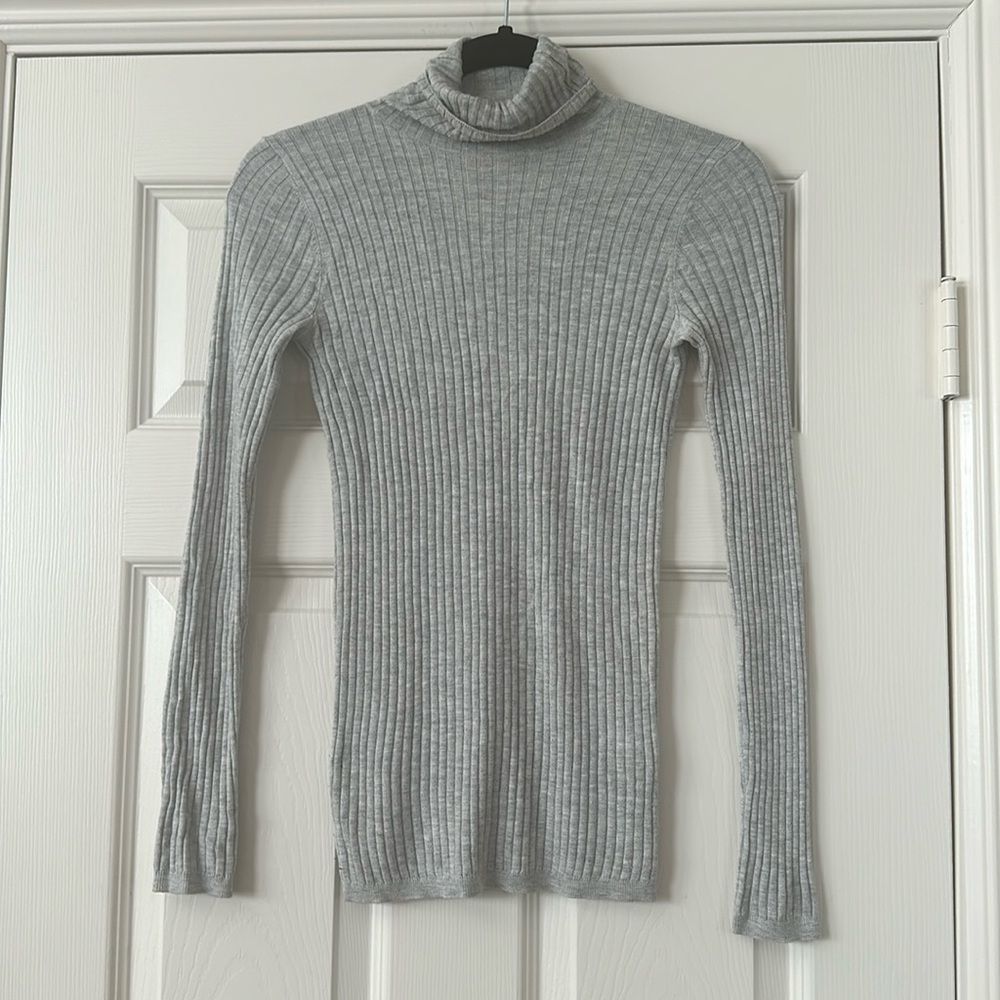 Vince Turtleneck Sweater in Grey Size XXS
